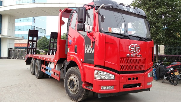 解放J6平板運(yùn)輸車(chē) J6國(guó)五后雙橋平板運(yùn)輸車(chē) CLW5251TPBC5型 挖掘機(jī)運(yùn)輸車(chē) 后八輪平板運(yùn)輸車(chē) 挖掘機(jī)運(yùn)輸車(chē) 平板運(yùn)輸車(chē) 平板車(chē) 挖機(jī)運(yùn)輸車(chē)