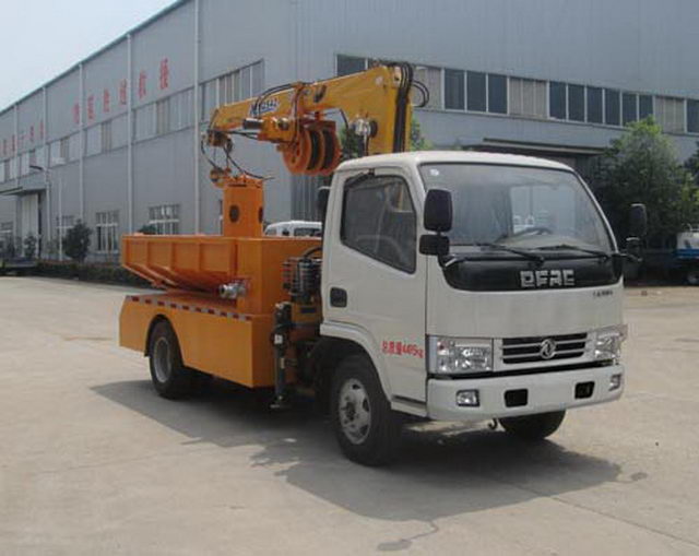 東風(fēng)小多利卡國(guó)五窨井式抓斗清淤車(chē)